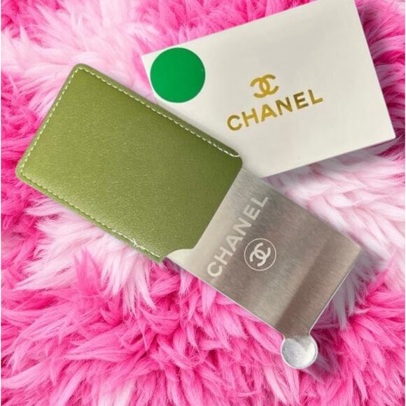 New With Box Olive Green Elegant Embossed Chanel Card Holder/Mirror - Picture 3 of 3